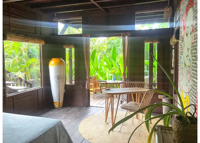 Otel Sriyana 2*